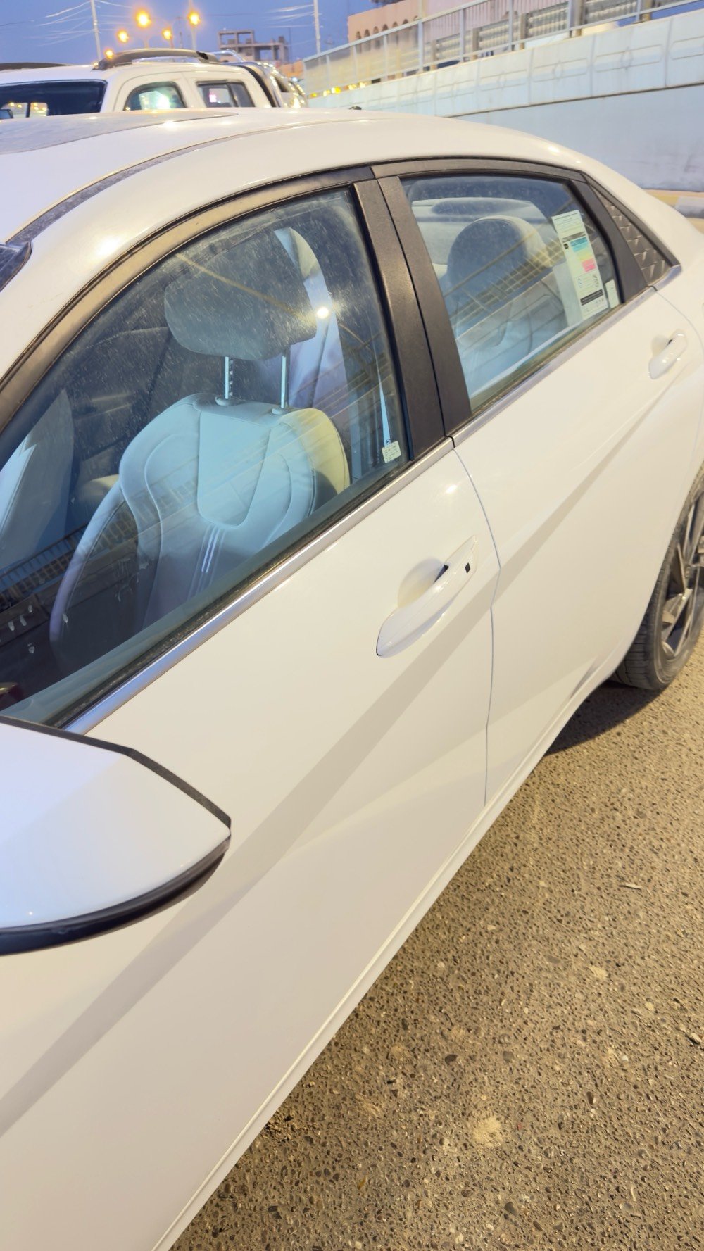 عندي سيارة هيونداي إلنترا 2020 للبيع، لونها أبيض وحالتها العامة جيدة جداً باستثناء بعض الخدوش الطفيفة على الهيكل الخارجي. السيارة مريحة واقتصادية في الوقود، ومناسبة للاستخدام اليومي في المدينة.

إذا حاب تعرف المزيد أو تشوف السيارة بنفسك تواصل معي.