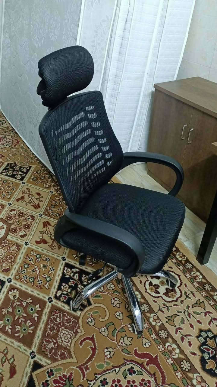 ميز مكتبي مع كومدي وكرسي دوار للبيع نظيفات
والرف الابيض نظيف وثقيل


**إذا كنت صاحب هذا الإعلان وتريد حذفه لأي سبب، رجاءا أرسل رسالة إلى الدعم الفني**