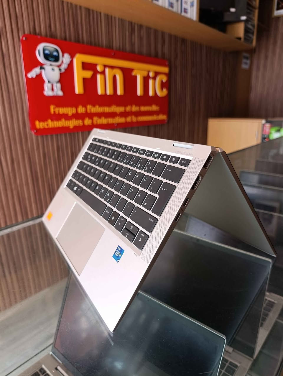 🎇   *Bon Prix 5699Dh*
🖥️ Pc et Tablette Professionnelle 
💻 HP EliteBook x360 1030 G8
🔷 Intel Core i7 ~2,6Ghz (8 CPus)
↗️ 11éme Génération - 1135G7
💾 RAM 16G DDR4
◾ DisqueDur:  256G SSD(disponible 512G)
🛑 Graphique: INTEL  iris (Xe) Graphics
👩‍💻 Windows 11-64 Bits
🔊 WiFi 5G
📸 Camera HD
🖥️ Ecran 13.3"’ Tactile Rotation FuLLHD 
⌨️ Auto Lighting  
🔋 Batterie plus de 6H
🔌 Chargeur original 
💯 Pc  Comme Neuf Top  
📞 TEL :  06.80.20.10.48 
ID : importation canada N 25/5

_____________________________________
🚚 La Livraison à Toutes les Villes 🇲🇦
✅ Garantie avec Reçu de la Société FINTIC 
📍N 92 Bis Av TiTou Alqods Agadir
📲 Facebook et Instagram : FinTic Techno 
📧 fintic.techno@gmail.com أكادير, أكادير إداوتانان


**إذا كنت صاحب هذا الإعلان وتريد حذفه لأي سبب، رجاءا أرسل رسالة إلى الدعم الفني**
