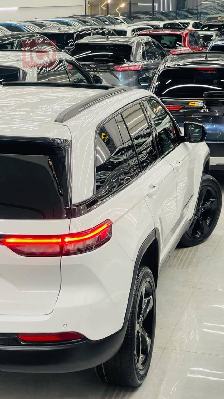 جيب كراند شيروكي موديل 2024 مواصفات بلاك توب ماشي 18 الف مواصفات امريكي رقم اربيل 
٥ راكب
سلايد, كشنات جلد وشامواه , كشن كهرب ، كشن تدفئة , رادار جاني وامامي , ويل كب 20 ٫ تشغيل عن بعد ، صندوق كهربائي ، بصمتين ... 

رقم الشاصي مرفق بالصور 

السعر 345 وبيها مجال 

للتواصل ***********
