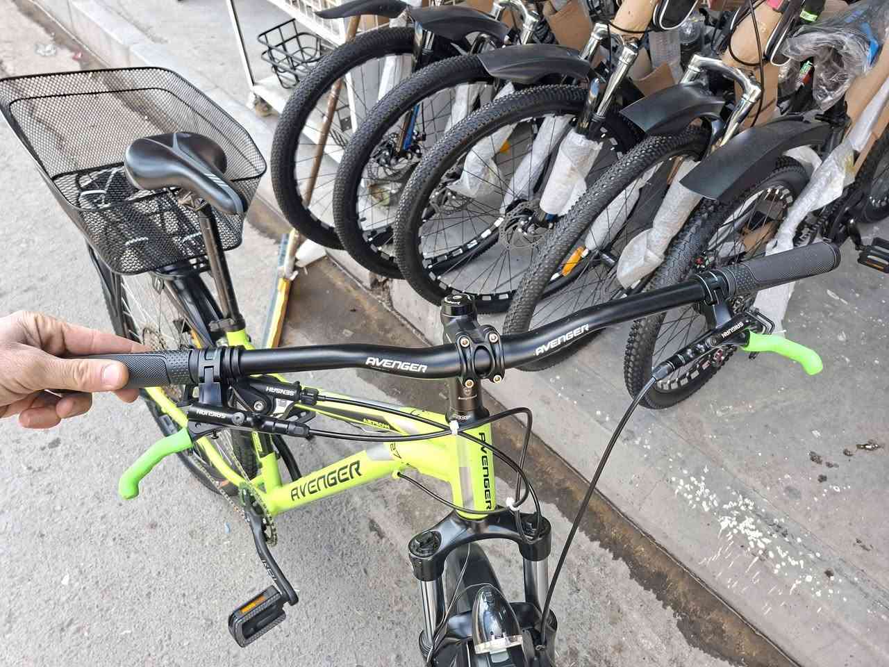 دراجه حجم 27.5
براند avanger 
لون حلو مثل  🍏
نظام گير 13 بشرط 
براكيت اصلي اورجينال bucklos  32T
بريكات دهن 
لي ماگنيت حساس ليد 
بي سيبايه جاملغات بيلاد دبل ضخم srsuntor 
كامل المنيوم 
عنوان اربيل سوق باسكيلات مقابل گراج سلام 
متوفر توصيل كافه لكل محافظات عيراق.
واتساب موجود ***********
 بنسبة سعر بلاش 340 دولار فقط  
👆👆👆👆👆👆👆☎️☎️☎️
وين اكو فقط هذا رجال Abdullah UK 🇬🇧
