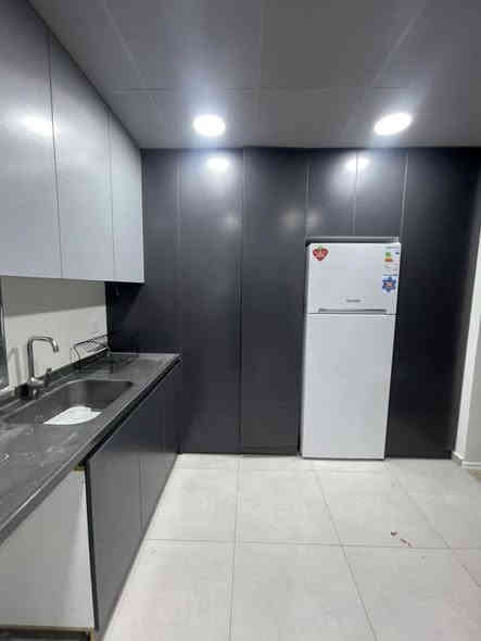 كاونتر خشب اج دي اف مستخدم شي قليل 
كلة مرمر 
بس كاونتر بدون اجهزة 
جوكر كله قطع يترتب حسب اي مطبخ 
قياسه العمق 60سم
وضلع السنك 3متر و23سم
وضلع الثلاجة مترين و95سم
سعره مليون وربع 
وشد موجود بكروة 
وتوصيل موجود من سليمانية مجاني لبغداد وديالى وصلاح الدين وكركوك 
***********
اتصال واتساب @
