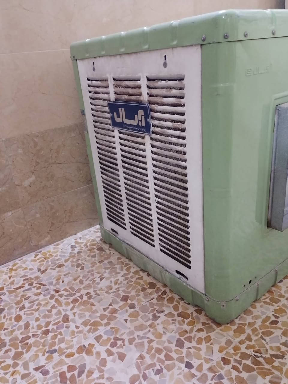 السلام عليكم
مبردا سولان ازيال باب اول حجم اثنين ونص مستخدما موسم واحد سعر 125 الف وبيها مجال بسيط للشراي العنوان موصل الأيسر حي سومر الاستفسار ‏‪***********‬‏
