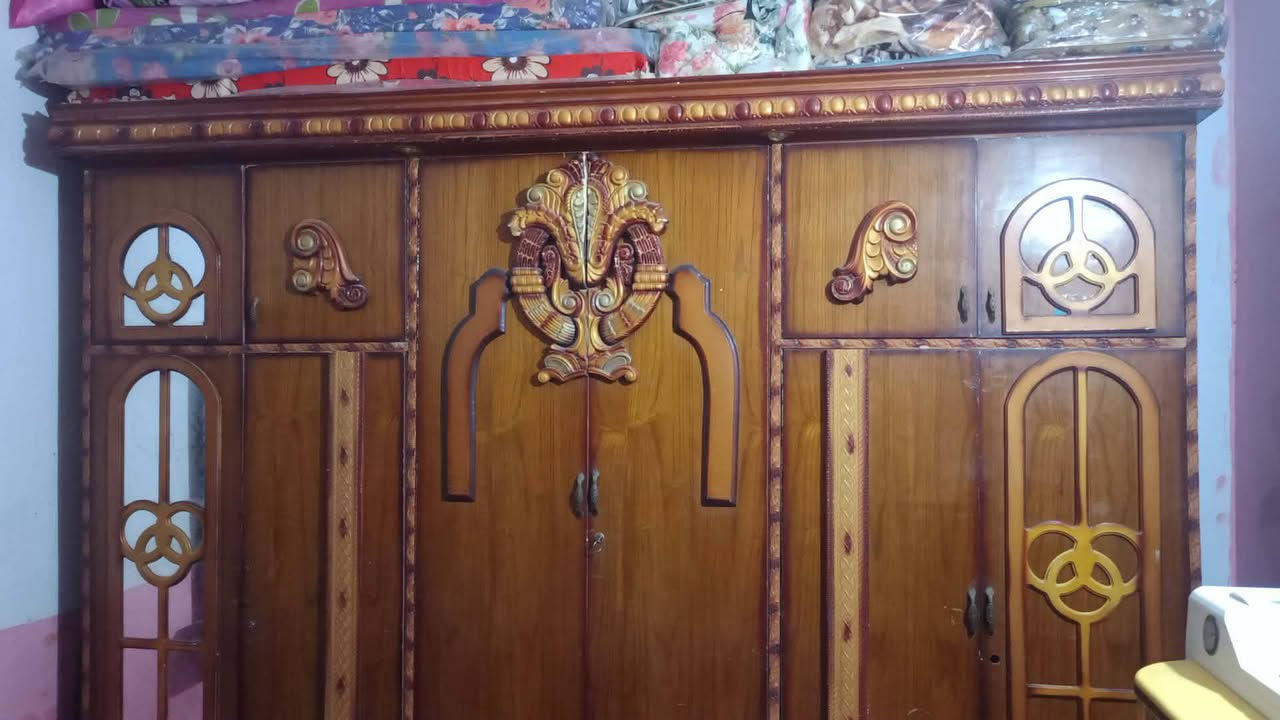سلام عليكم غرفة نوم للبيع نضيفه وبسعر مناسب الي يريدها عنوان كوت وافدين راسلني خاص او تصل***********
