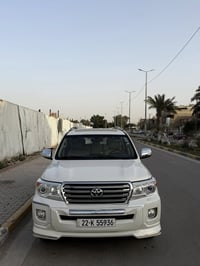 لاندكروز 2015 خليجي بريم  مكفوله عدا مكانين بارد السياره بدون صبغ بدون...