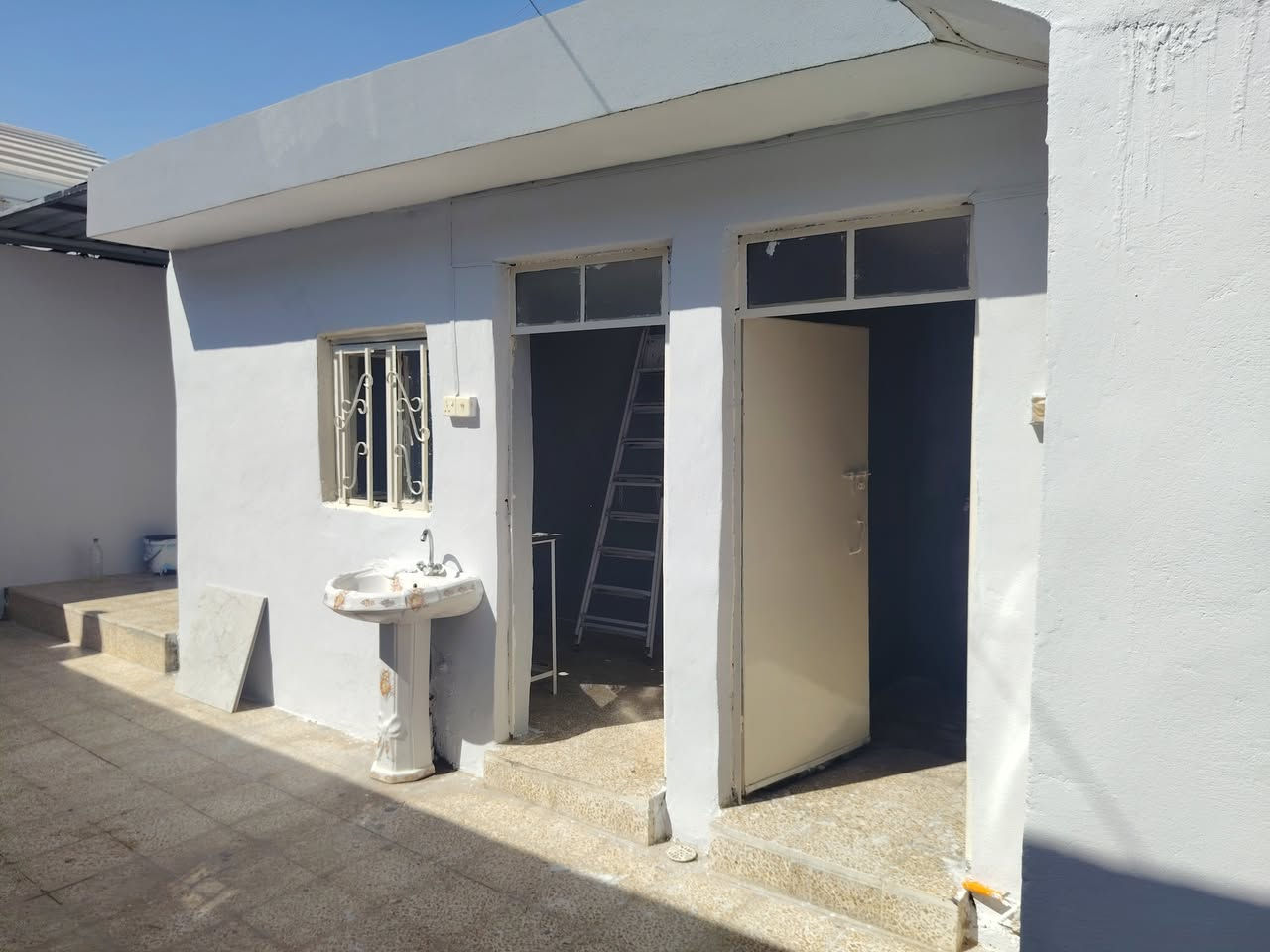 بيت للبيع في حي الرشيديه قطاع السادس قرب جامع حسين الدبو ١٠٠ متر مربع   شرقي سعرو ٤٣  للاستفسار الاتصال على الرقم ***********
