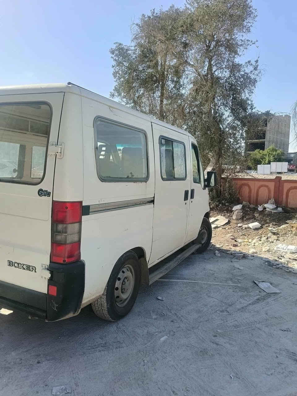 السلام عليكم. بيجو حافله للبيع السعر 60بيها مجال
كير و مكينه مال حاويه 
طخم تواير جدد اترايك وين ما اتريد هيه غرامات صفر سنوية جديد السياره جاهزة.. 
***********
***********
