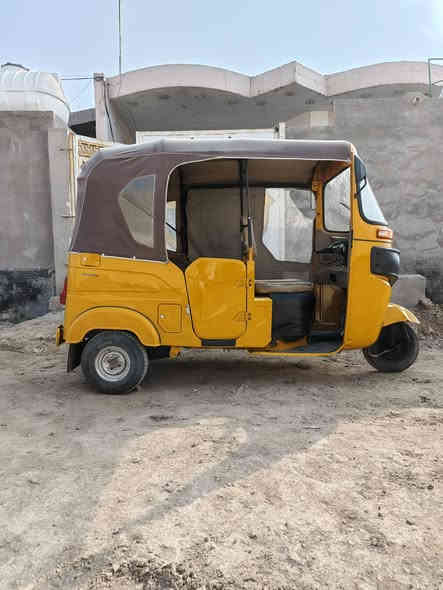 السلام عليكم تكتك 21 للبيع بأسيمي رقم انگليزي وداخلة هزة محرك مكفول كهربائبات كلها شغالة  التكتك جاهزة من كلشي  وبيهة شغلة حلوة اسياقتها كلش ناعمة جامده بيها صبغ توحيد لو فقط وبيها دخة يم البكلايت يم الجاملغ والباقي بلادي  السعر 6 و 700 العنوان بغداد قرب مجمع بسماية رقمي *********** او  ‏‪***********‬‏ واتساب
