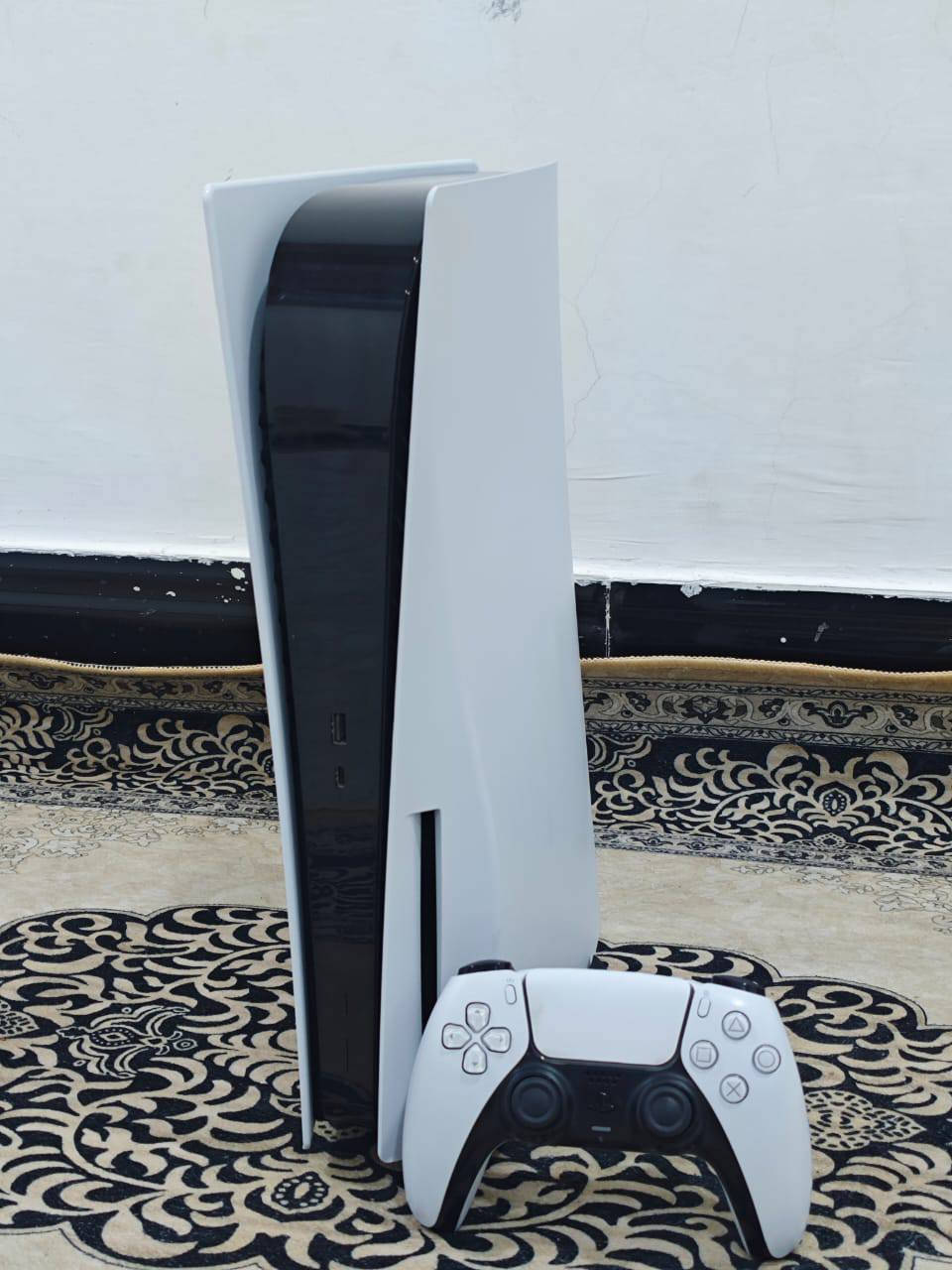 بلاي ستيشن 5 فات اوربي وياه يدتين وخمس العاب ما مفتوح ولا مصلح رقم الهاتف *********** بي واساب
