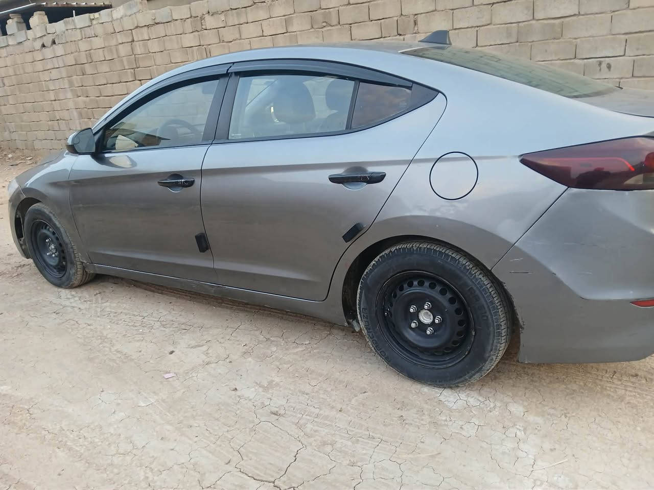 النترا ٢٠١٨ رقم بغداد حادثهه جاملغ وبنيد وبيها صبغ قبق الصندوك جاهزه من كلشي كير محرك تبريد تخم تاير السعر١٠٨ وبيها مجال *********** مكاني الاسكندريه
