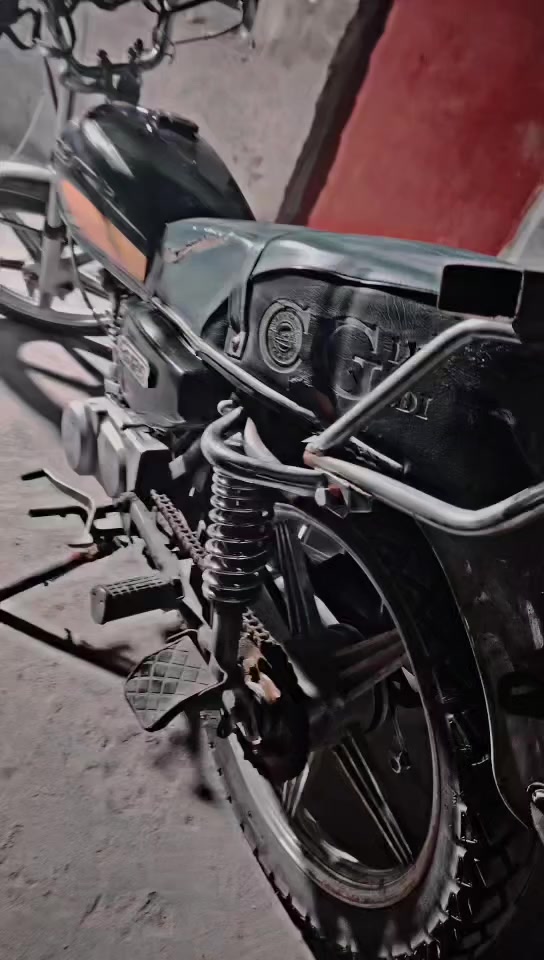 سلام عليكم دراجه ايراني تايكر مديل 2023 ولشاصي مكفول كافاله عامه ولمحرك مكفول دراجه حاطله تانكي جديد وصفاحيات جدد شغالنه هندر واحد بس يرادله ماشه وقمجي بريك  فقط دراجه والله شلعه ومعدل تخبل سعر 175 وبيه مجال مكاني بغداد الدوره   ***********
