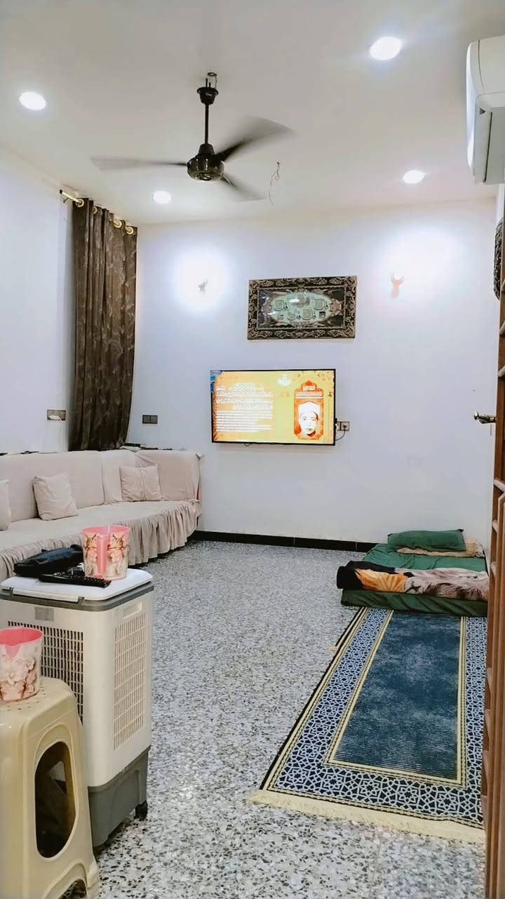 السلام عليكم بيت 75مترر خلفية طابق واحد بناء حديث وكامل كاشي وسيراميك والارضية رفت الرواد الحاكية للبيع او للمراوس بكاع 100 مترر بل رواد او الصابيات للاستفسار ***********
