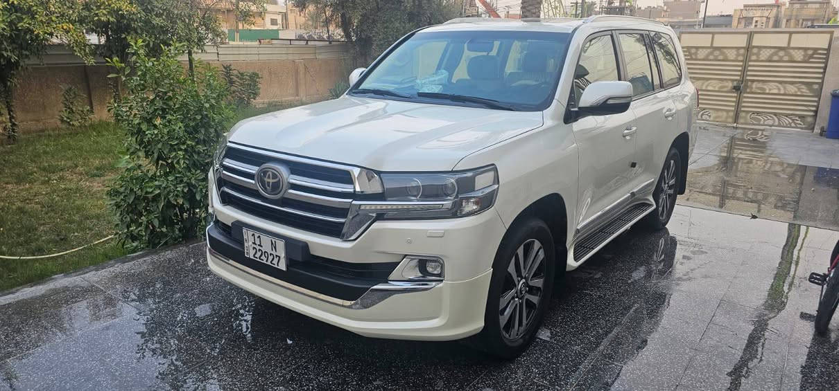 السلام عليكم للبيع لاندكروز ٢٠١٧
١. فتحه 
٢. ⁠بصمه 
٣. ⁠كرسي كهرباء 
٤. ⁠تبريد ٣ قطع 
٥. ⁠فور ويل 
٦. ⁠وضعيات قياده 
٧. ⁠مري شفط 
٨. ⁠لايت زنون 
السياره بيها هواي مواصفات مكانها بغداد الغزاليه مقابل المجمع الاسويسري 
ملاحظه قبل الاتصال بيها صبغ جاملغ امامي والباب فقط بدون دواخل السعر ٤٤ الف وبيها شي بسيط للاتصال ‭٠٧٧١ ٤٤٠ ٥٥٣١
