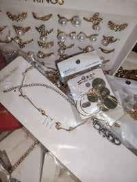 ١٠٠ قطعة • اكسسوارات