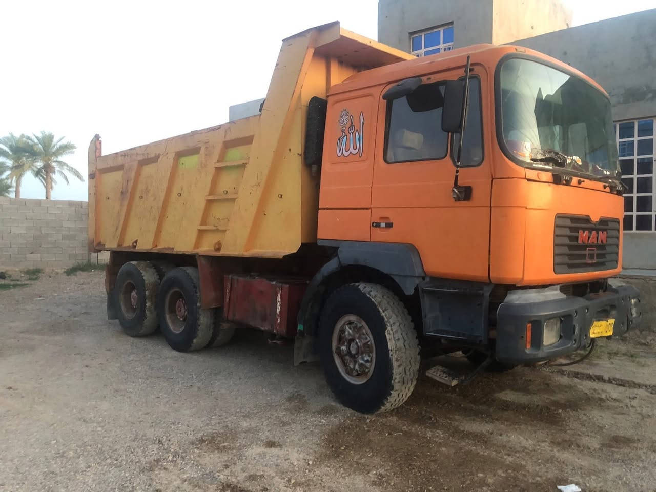 سلام عليكم قلاب مان للبيع موديل 79 محدثه محرك البي 28 مكفول كير 111 مكفول شاصي مكفول مسجله راس راعيها موجود يحول رقم انبار اصفر مجموعه نص جي اف سعرها 135 
***********
