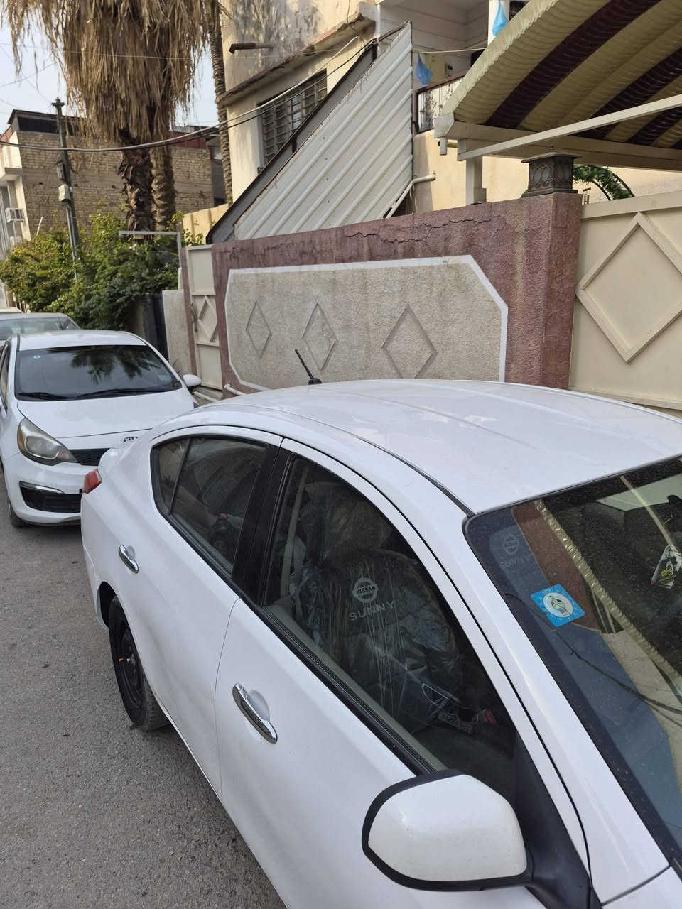 السلام عليكم نيسان صني هندي ٢٠١٦ للبيع مكينة و كير و تبريد ممتاز السيارة مدوشمة جلد دوشمة حلوة و بيها شاشة و كامرة بيها تبديل جاملغ جهة السائق و ربع قبغ الجنطة مصبوغ و بيها مكانات بارد سنوية و هزة جديدة و السيارة بأسمي و ماشية ٢٣٠ الف مكان السيارة بغداد سبع ابكار
السعر ٨٨ و بيها مجال بسيط الرجاء التواصل على الرقم صاحب السيارة *********** مو عالمسنجر
