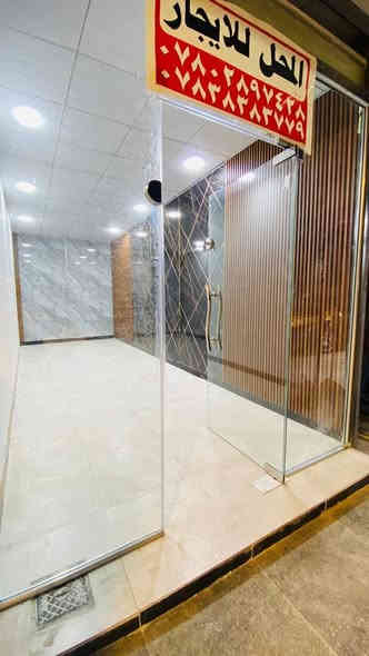 مقابل باب طوارئ مستشفى الحسين التعليمي 
مساحتة
نزال 8
العرض 3
يصلح /
مكتبة او منفذ او مخضر وفواكه او هداية وورد طبيعي او حلاقة او اسواق او مفروشات 
ملاحضة / لا يصلح مطعم او كافتريا او كوفي 

للاستفسار : *********** السماوا
