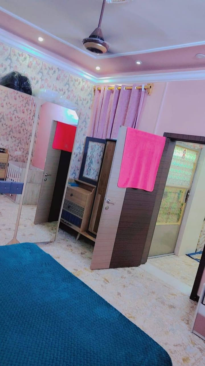 بيت للبيع المساحة 100 متر واجهة 5 والنزال 20 طابق واحد سند 25 البيت خير من الله والمنطقة كافة الخدمات كهرباء ماء مجاري تبليط العنوان جسر ديالى القديم شارع التويثة بثاني شارع من تدخل من الشارع الرئيسي شارع محمد مسير او شارع الكهوة   وسعرة مناسب للاستفسار تواصل واتساب ***********
