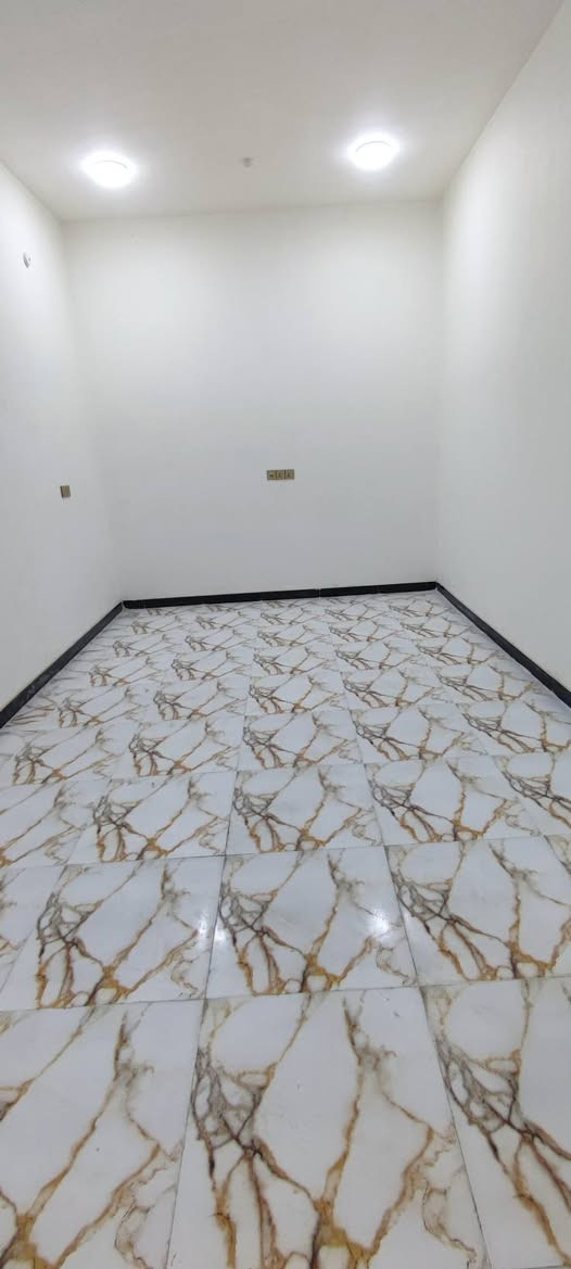 #السلام_عليكم
الاسكان الصناعي بل 3000
الدار للبيع طابو المساحه 100 متر 
البناء حديث طابقين الطابق الاول غرفه
وصاله وستقبال ومطبخ وصحيات الطابق
الثاني ثلاث غرف وصاله وصحيات للستفسار
اتفضل اتصال او وتساب ***********
