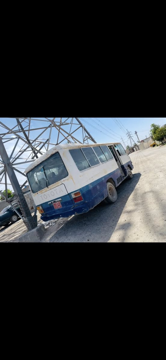 كوستر موديل 82 عريض
كير مكينه سلف مكفولات 
كشنات جلد 
جوابه 
مابيها نقص 
سعرها 30 ورقه 
مكان السياره بغداد التاجيات

‭***********‬
