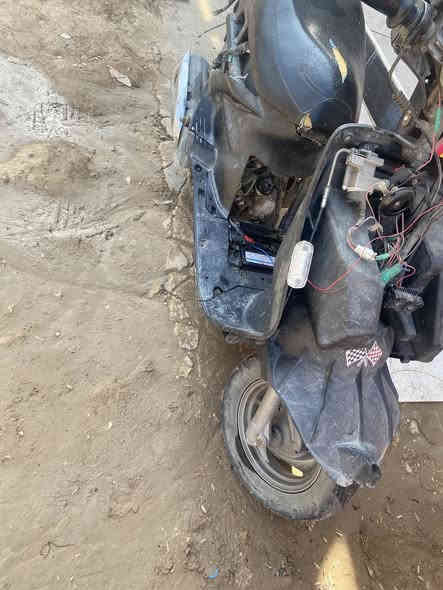 سلام عليكم دراجة فراشة كلشي شغال بيه سلف هندر لايت عالي ناصي بيه صوت بلاكرنك ابيع هل موجودة لاتجي وتكلي شبيه مابيه هل موجودة سعره 200وبيه مجال بصيط السنية الرقم ***********
