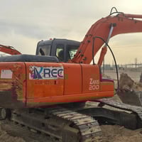 حفاره زت 2005مكفوله من صبغ مع لحداديه الاستفسار ع تلفون 07812230980