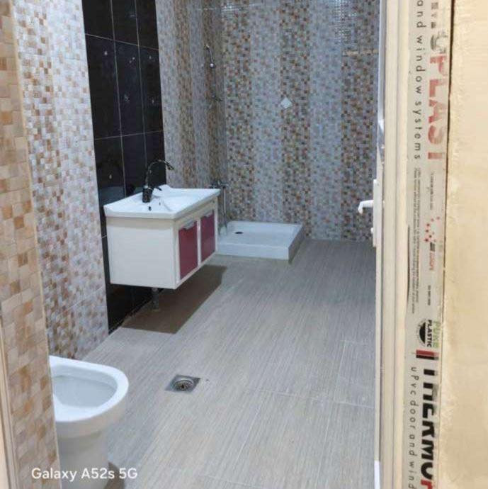 للايجــــــــــــار ✅ 
.
بيت طابقين للايجار في المطيحة مساحة 400م موقع ممتاز واجهة مرمر يحتوي ست غرف 
.
مواصفات البيت / 
.
ست غرف ، صاله عدد اثنين ، استقبال ، مطبخ حار و بارد تركي ، صاحيات عدد اربعة ، كراج ، حديقة

يحتوي البيت ايضا على ثريات و سبالت كنتورية  
.

سعر الايجار مليونين وربع
.

✅ الذهبي للاستثمار العقاري ✅

#مجــــــاز_قانــــــــونيــاً
—————————————
#ملاحظه لعملائنا الكرام يتوفر لدينا عروض عقاريه بيوت للبيع والايجار في كافة مناطق محافظة البصره كذلك يتوفر لدينا بنايات تجاريه للبيع في مناطق ممتازه بوارد شهري ممتاز 
‏‌‎ للمعلومات اكثر التواصل على الارقام الموضحه او زيارة
الموقع 
البصره_ شارع عام حي الزهراء _ قرب مستشفى النفط
***********

رابط القناة
‏https://t.me/ooliiy

#عقارات #بيت #دار #للبيع #استثمار #البصرة #العقارات #الجنينه #الطويسه #كورنيش_شط_العرب #ايجار #بيع 
#مركز_البصرة
