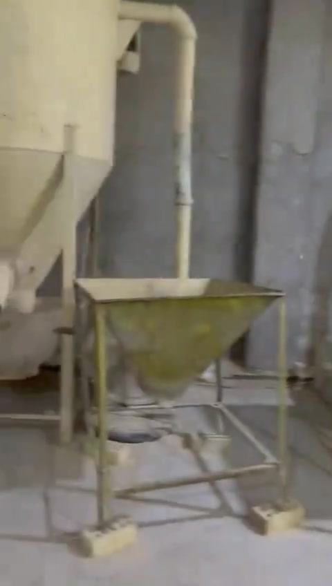 يعلن مكتب اعلاف الدجيل عن توفر طاحونه لطحن الحنطه الخبازه والعلفيه وجاروشه لجرش كافه انواع الحبوب العنوان الدجيل الشارع العام قرب مدخل عواره للإستفسار الاتصال على الرقم ***********
