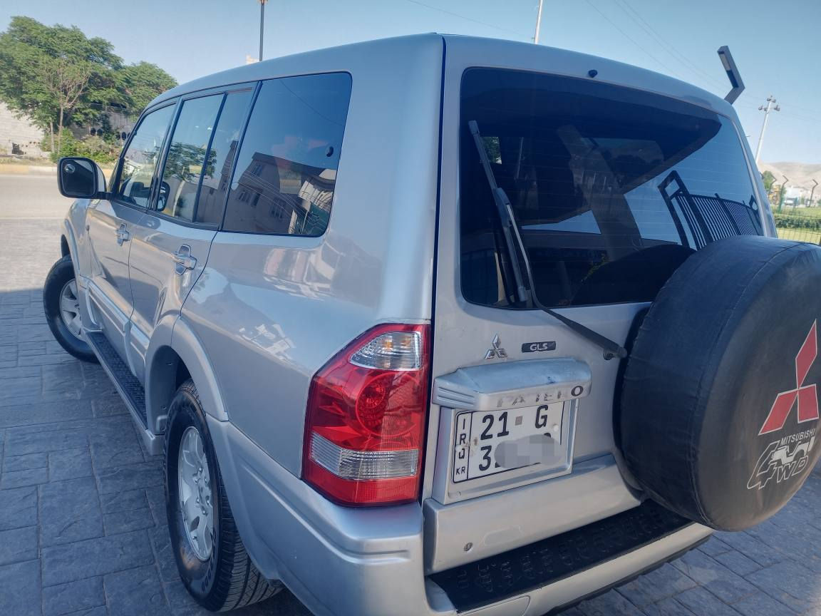پاجیرۆ 2006   GLS 
خــلــیـجــی نـــمــونـــــەی پـــــاکی ســـفـــری شــەریـکـە
تــحـــویـل ئەســـڵی ڕەقـــەم ســـلێـمـــانی ســــەنــەوی تـــــا 2029 تـازەیـە بەنـــاوی خــۆمــانـــەوەیـــە
بــــێ بــــۆیـــاخ بـــێ شوخــــت بـــێ کــــرانـــەوە قەتـــرە کــاڵـــبونەوەی نــــیـــە تەنها یەک بــســت کـــەمتر ساردی هەیە 
فـــول مواســــەفـــات گێـــڕ ئـۆتـۆماتیک و عــادی ســێ ڕیـــزکــــوشن تــەبـــریــد مـــەرکـــەزی ABS چـوارجـام
کـــــارەبـــا ئــاوێنە کــارەبــا ئاوێنەی دەخـــەوێــت نـــــاو فـــۆرمــیــکـــا ئارێـڵ کــــارەبــا دەبـــڵ ئـــەکســــــل بەخــــی لایــــت دۆسەی بــیـــلادی گڵۆپی ســـەر دۆسە مەکینە 3000 زۆر بەهەڵــمــەت و اقتصادییە
گـــێــڕ و مــەکــیــنــەو ئەکــســل و دەبڵ ئــەکســل و تەبریدو گــەرمــی و توندوتـــۆڵــی پرسیاری نـــاوێ
چوار تـــایـــەی ئــەســـڵی لــۆکـــی بــۆ بەستراوە
 بـــە هـــــەمــوو مانـــایــەک لــەســەر دەقـــی شـــەریـــکەیـــە و بـــێ مەســـرەفـــە 
ئـــەگــەر ســەیارەکـە نــانــاســیت و مــشـتەری نیت سەری خۆت و ئێمەش مەیەشێنە هەموو شتێک نوسراوە
نرخـــی ۹٥ وەرەقە
***********
ئەدمــــیــــنـــی  🌹❤ حلبجة, السليمانية
