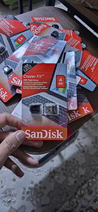 فلاشات • ٤ جيجا • ٢٠ قطعة