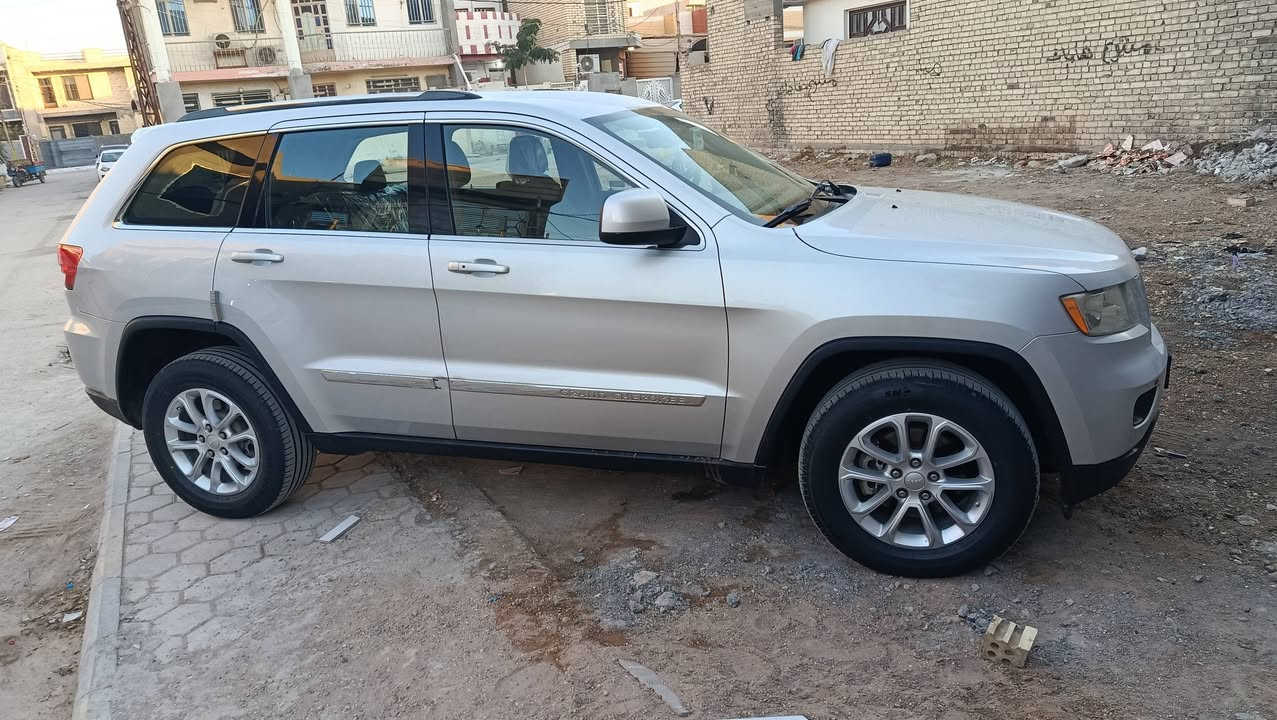 السلام عليكم جيب لاريدو موديل 2011 رقم سليمانيه مكفوله بدون حادث بدون صبغ بدون تبديل كله شركه السعر 175 //***********
