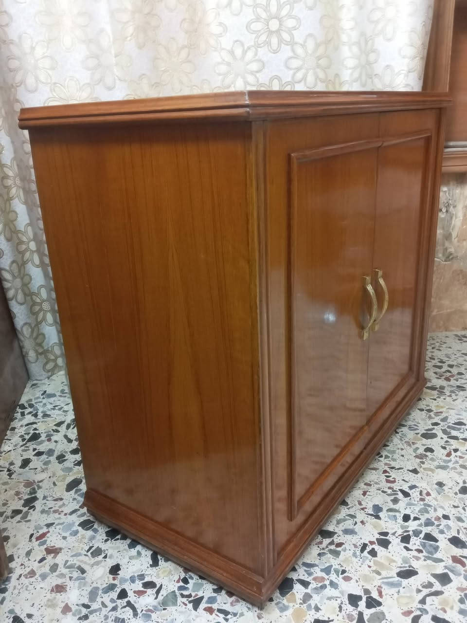 جزامه صاج تزكام مستعمل شغل درجة اولى عرض 85سم ارتفاع 77سم عمق 40سم السعر 50 وييها مجال العنوان بغداد حي الإعلام سوق اميمه  حي الشباب نهايته الشارع فرع ماركت فريش موبايل عراقنا وتساب بي 
*********** 
***********
يوجد توصيل غير مجاني داخل بغداد فقط
