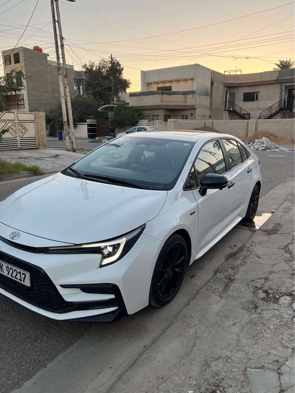 السلام عليكم 
كورلا s بلاك ادشن 2025 اعلى مواصفات
هايبرد كهرباء بانزين خليجيه 
ماشيه بس 10 الف كيلو
السياره مكفوله من كلشي
عدى بس طخه بجاملغ الخلفي كلش صغيره
كشنات كهرباء جلد
رادارات امامي خلفي جانبي
كامرات 360 درجه
رقمه بغداد 
مكانه بغداد حي العدل
رايده 168 وبيه مجال للشراي
رقمي للتواصل *********** بغداد, العراق
