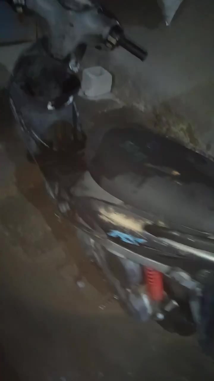سلام عليكم
دراجه البيع صارلها 3اشهر من طالعه حاويه 
دراجه شلعه حلوه كهربائيات شغاله 
تشتغل سلف وهندر وكل 15يوم ابدل الها دهن بروبتوب

شركة زيوت المحركات السعر 900وبيها مجال الطيبين 
الرقم التواصل *********** واتساب فقط
