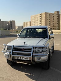 🚙 للبيع باجيرو 2000 للبيع باجيرو موديل 2000لون رصاصي، سيارة مرتبة واست...