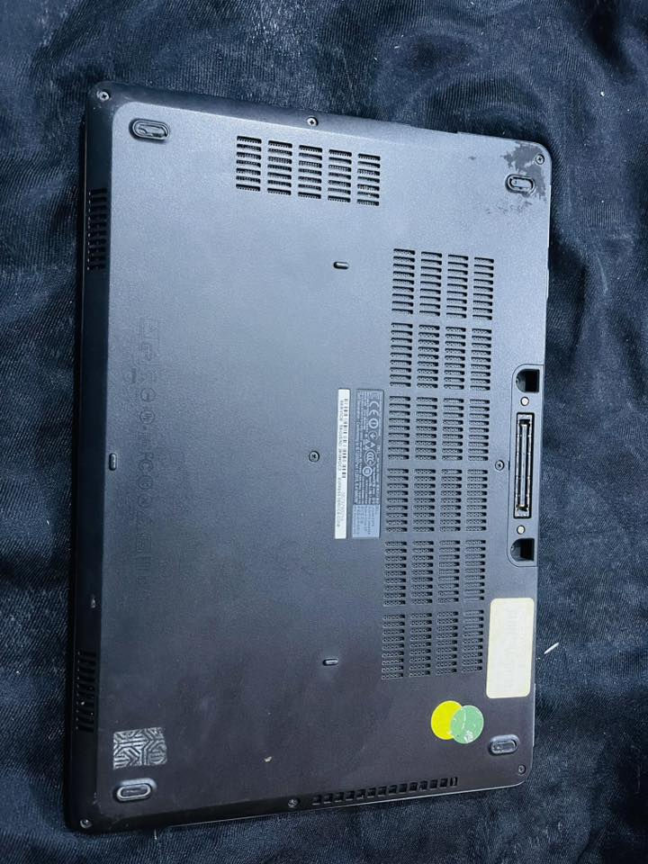 لابتوب dell
كور i7 الجيل السادس 
هارد ٢٥٦ ssd
رام ٨ كيكا 
كارت شاشه ٢ كيكا
لابتوب مواصفاته حلوه تجمع بين الدراسه والامور البرمجيه وبرامج القويه والالعاب 
سعره 275 
***********
