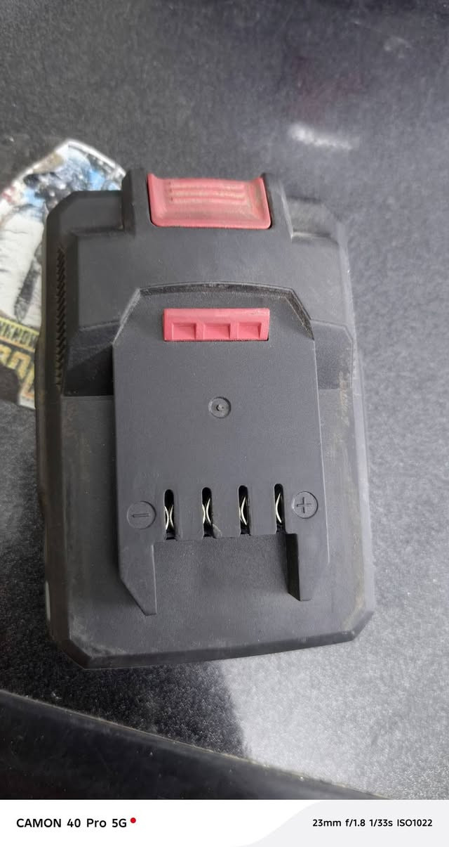 سلام عليكم بطاريات معه شحنه مال دريل بارك سايس /بي سعر***********/125
