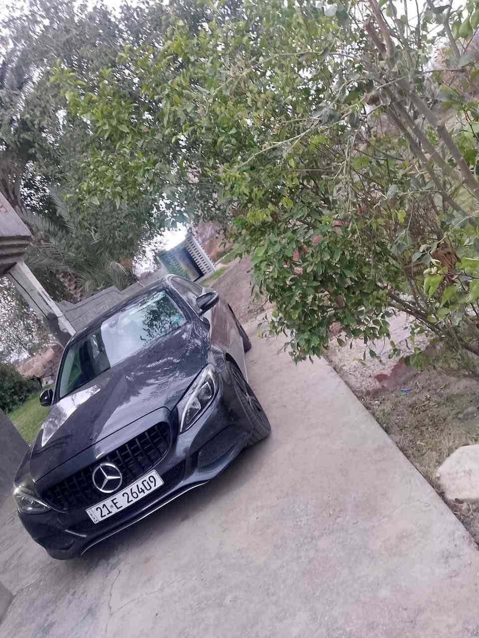 السلام عليكم
مارسدس للبيع موديل 2016 
ثلاثه قطعه صبغ
السعر 190 
مكان بغداد ابو غريب 
رقم الهاتف***********
