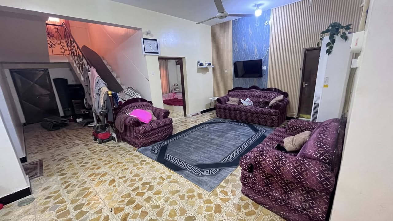 السلام عليكم بيت مساحته 250م بالصوب الصغير قرب مدرسة المصطفى  يحتوي على غرفتين وصاله ومدخل ومطبخ وصحيات داخليه وخارجيه مطلوب مبادره 60 يحتولن ع المشتري التسديد الشهري 300 ويداور بسمك البيت نضيف البناء طابوك اصفر السقف عكاده مع وجود رباطات ارضيه وسقفيه يرهم تدفع مبلغ 60 او اكثر والباقي اقصاد السعر والاستفسار الاتصال ع *********** او مراسلة الصفحه
