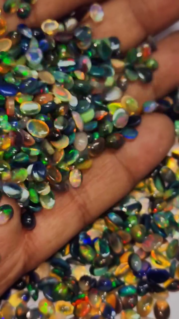 Opal cabushan 
Itopiyan mince 
Total wt 298 ct 
Pis 820 
Size 4×6 5×7 mm 
99 usd dollar for all 
Shpping would wide


**إذا كنت صاحب هذا الإعلان وتريد حذفه لأي سبب، رجاءا أرسل رسالة إلى الدعم الفني**