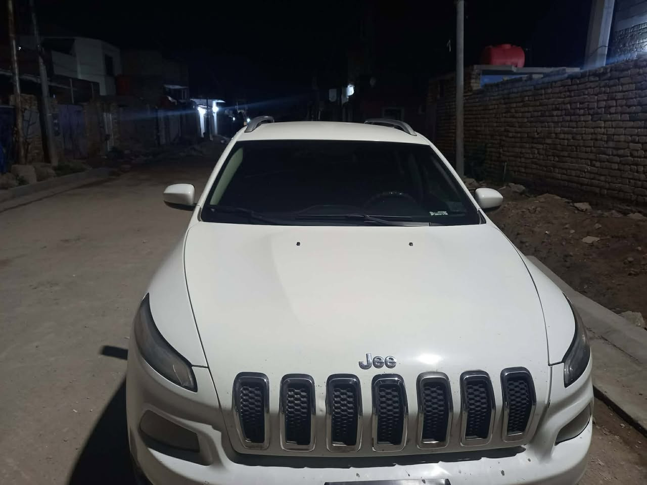 للبيع جيب بزون 2016رقم واسط تحويل مباشر سيارة حادثها جاملغ وبنيد بدون دواخل سيارة استخدم شخصي مكينة 4سلندر 2400سيارة مكينة كير تخم تاير حدادية جاهزة تبريد ثلج مال جناي معروفة موصفات الجيب فور ويل الخ …السعر 120وبيها مجال للاستفسار ***********
