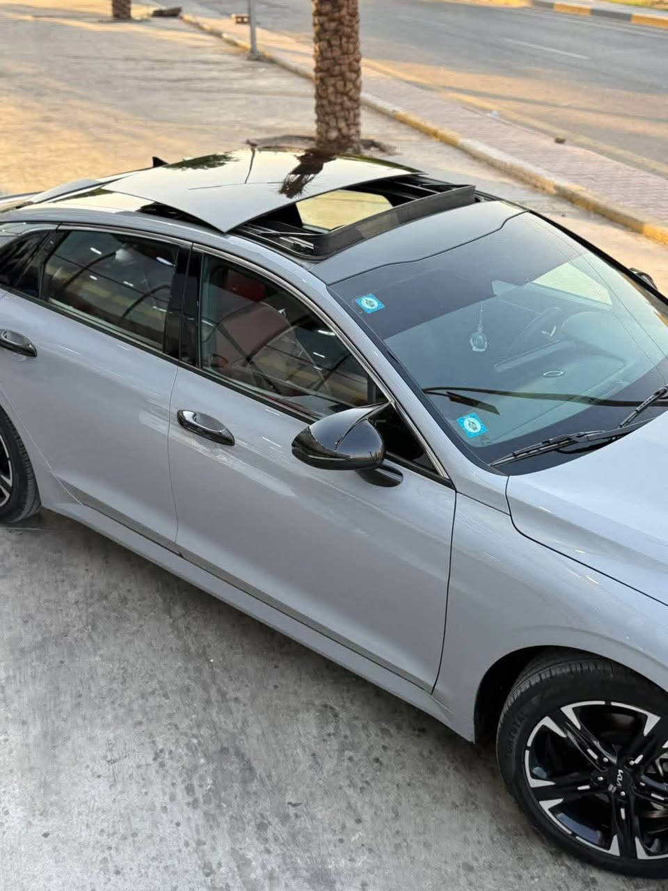 🔥 للبيع كيا K5 GT-Line
موديل ((23))  🔥

📍 رقم بغداد 📍 الممشى:(( 59 ))فقط 📍 لون أسمنتي مميز 📍 دفع امامي  (AWD)

المواصفات: 
✅ تشغيل عن بعد 
✅ دخول ذكي وترحيب 
✅ تنبيه اصطدام أمامي 
✅ تنبيه مغادرة المسار 
✅ كاميرا خلفية 
✅ شاحن وايرلس 
✅ منافذ USB 
✅ مانع انزلاق 
✅ مقاعد جلد  
✅ جام أوتو 
✅ نظام مراقبة ضغط الإطارات (TPMS) 
✅ شاشة تدعم Apple CarPlay و Android Auto 
✅ مصابيح LED 
✅ 5 وضعيات قيادة: SPORT / CUSTOM SNOW / SMART / NORMAL

🔹 السيارة ليبل واحد حادثهه 
بنيد شبرين ومصبوغ كله 
وباب وره السايق مبدل اصلي 
وبل عراق جاملغ خلفي شبرين صبغ فقط بدون يرباك السياره وبارد بل جاملغ 

سيارة نظيفة ومصروف عليهه 
رقم الهاتف 📱 
((***********))
((***********))
صور الحادث موجودة بل منشور

السعر. ((185)) وبيهه مجال بسيط مكاني بغداد البنوك قرب جسر الجديد
