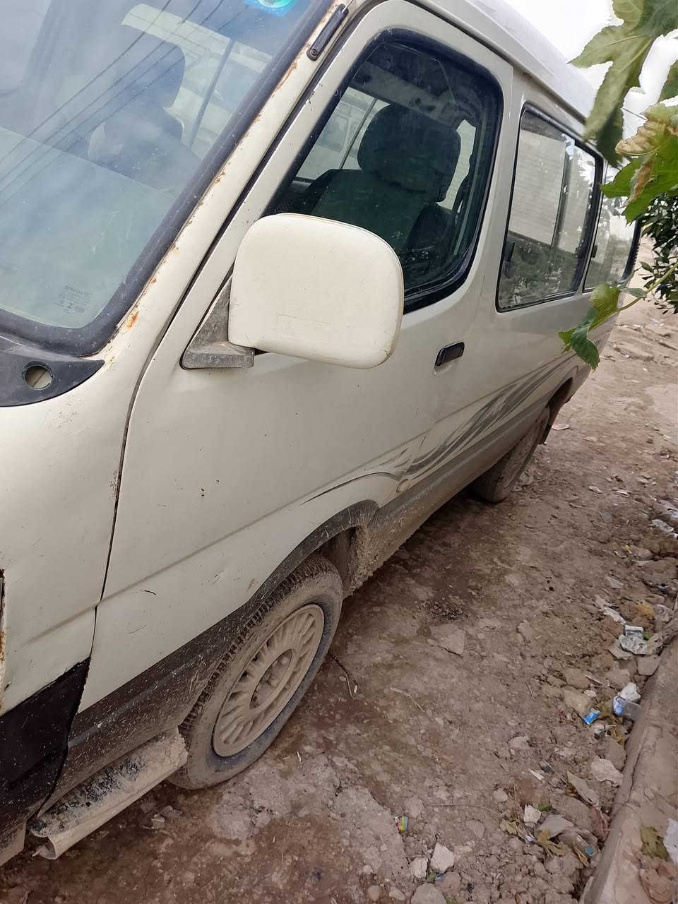 السلام عليكم سياره للبيع موديل 2008 مكينه أربعة ونجي سنويا لحد سنة 2030 وتحويل مباشر للشراء 41 وبيها مجال  الرقم ***********
