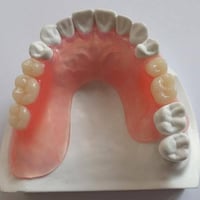 عدد محدود جدا 🔥  منو عنده اسنان مفقوده؟  نعوضهن بطقم جزئي متحرك  واتسا...