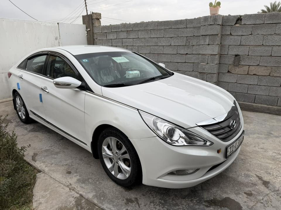 للبيع أو المراوس مع سوناتا ١٥ ١٦ ١٧
سوناتا ٢٠١١ خليجي ٢٤٠٠ بغداد باسمي سنوية لل٣١ بيها صبغ موضح بالسونار . كير ومحرك جديد . تدفئة تبريد .. تخم تاير . باتري جديد 
مواصفاتها 
شاشة وكاميرا 
حساسات خلفية
مري شفط 
سيارة نظيفة جدا مال جناي مكاني بغداد ابو غريب 
السعر ٩٨ وبيعا مجال بسيط
***********
أ
