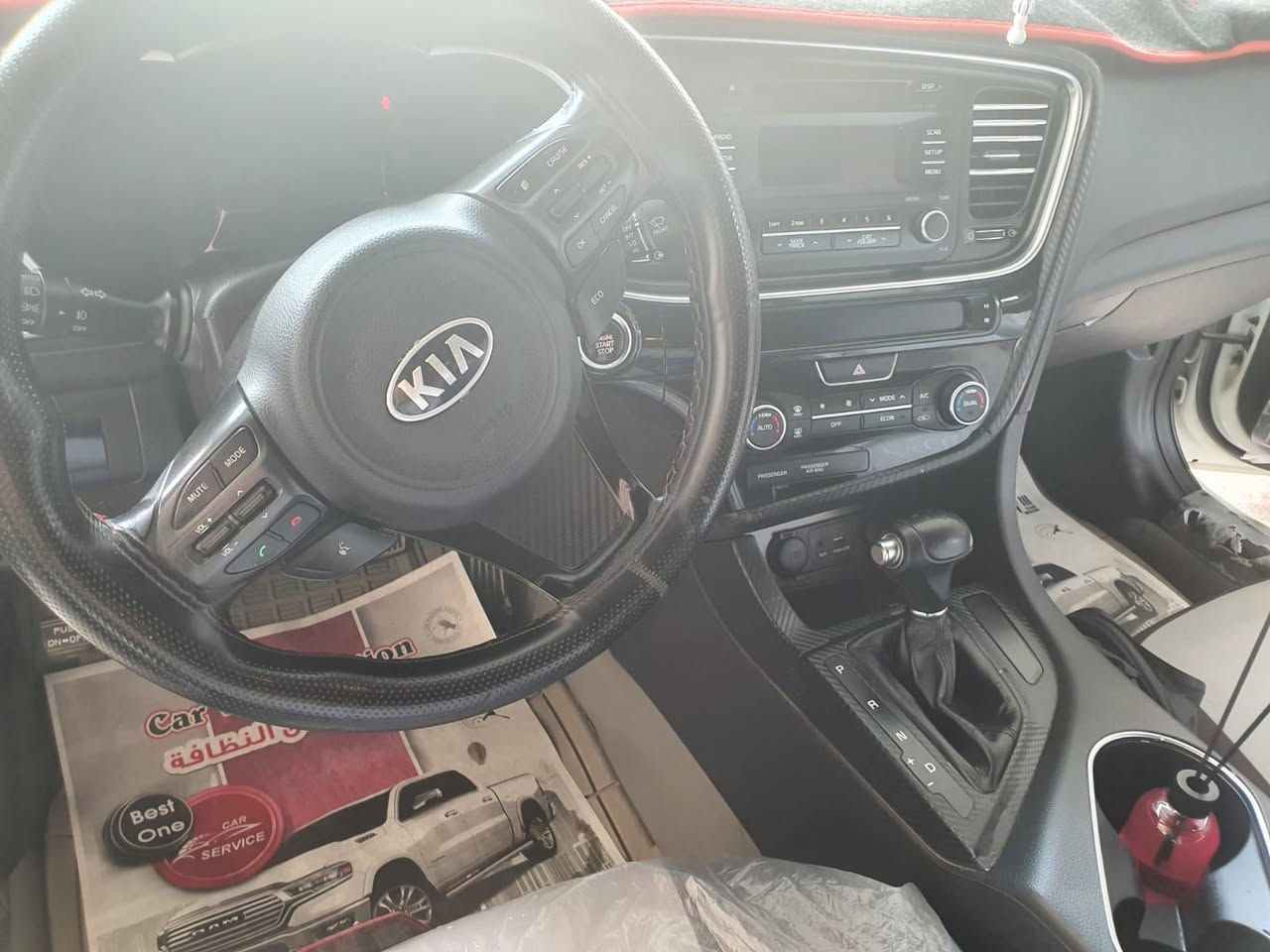 السلام عليكم
كيا اوبتما 2016 
وارد امريكي حادثها بابين الصدر وجاملغ الخلفي مصلح
مواصفاتها 
بصمه 
تحكم ستيرن جهتين 
بلوتوث 
حساسات اماميه خلفيه 
اشاير بالمري 
السياره سابقا هايبرد بامريكا 
بس حالياً فقط بانزين
للإستفسار *********** 
مكاني النجف
