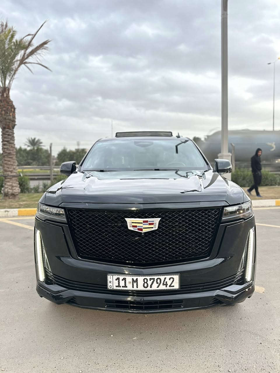 السلام عليكم
كديلاك اسكاليد موديل 2022  فول مواصفات اعلى فئه شنو تريد بيها 
وارد امريكي 
رقم بغداد باسمي 
ملاحظه مكينه السياره و الكير و جميع الكهربائيات مكفوله من كلشي على وضع الشركه
ضرر السياره جاملغ امامي جهة الراكب فقط مبدل و مصبوغ و الجاملغ دافع على الباب مال الراكب و انصبغ ربع الباب هذا ضرر السياره غير هذا الحادث كفاله مابيها كلشي السياره مابيها اي كلوب مشتغل و لا بيها برغي نقص من الدعاميه للدعاميه مابيها مصرف ربع دينار 
مواصفات السياره فول للاخير شتريد بيها و كلش هواي مراح اذكر منها بس المهم
 داخل اسبرسو بالون الاسود
36 سماعه 
كراسي مساج 
دركه اربي ام و هاي تجي كلش قليل بالكديلاك 
دوسات كهرباء 
تنته شامو بالكامل 
وباقي مواصفات الكديلاك معروفه 
ماشيه 57 الف 
مكان السياره بغداد حي الخضراء 
السعر 635 ورقه 
رقمي ***********
