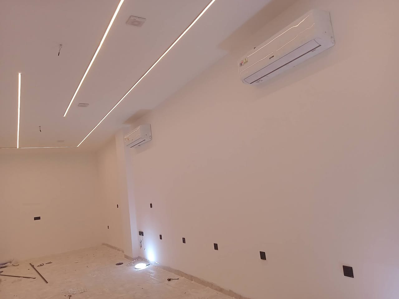 يوجد تأسيسات كهربائيه سكني وتصليحات وعمل بوردات الغطاسات شغل هندسي
***********
اي صاحب محل انشائيه يجيبلي شغل يكون سحب المواد من عنده
