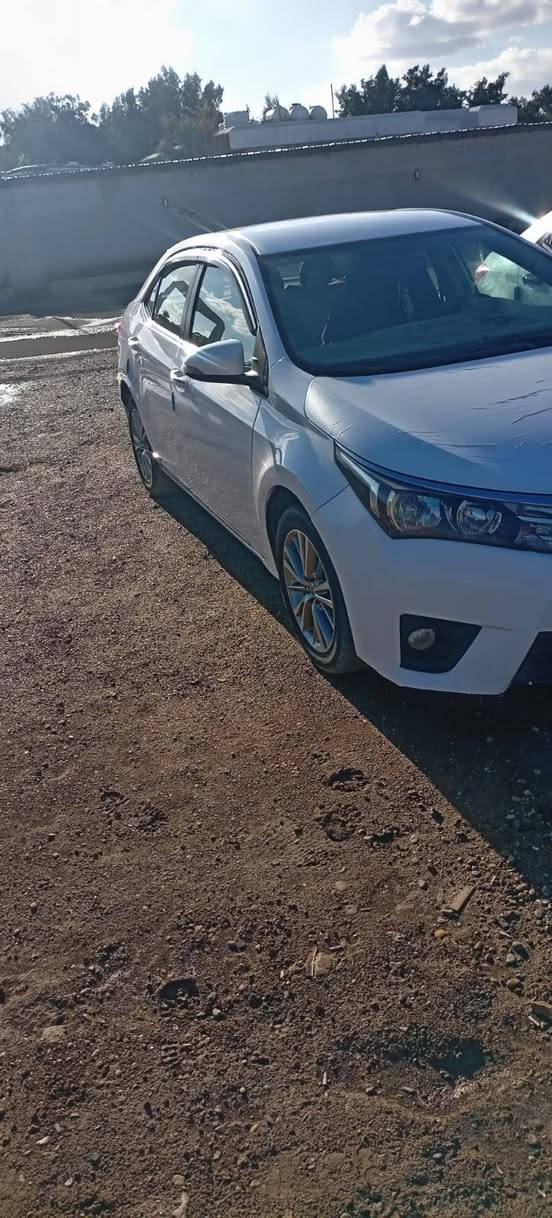 سلام عليكم كورلا 2015 للبيع العنوان رمادي سونار مرفق مع الصور محرك 2000 السعر 140 وبيه مجال بصيط
الهاتف ***********
