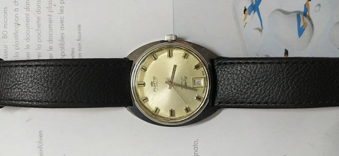 هاي الساعه قديمه وشغاله شروط سعر مالتها 100 للشراي فقط


**إذا كنت صاحب هذا الإعلان وتريد حذفه لأي سبب، رجاءا أرسل رسالة إلى الدعم الفني**